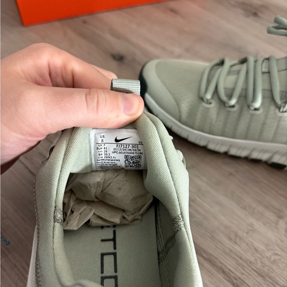 Nike free metcon 6 - vintage green size 8 and 10 new in box - Picture 6 of 10